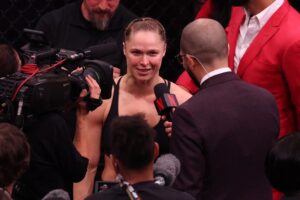 Cris Cyborg chính thức thách đấu Ronda Rousey cho trận "Siêu đại chiến"