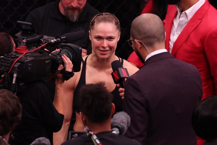 Cris Cyborg chính thức thách đấu Ronda Rousey cho trận "Siêu đại chiến"