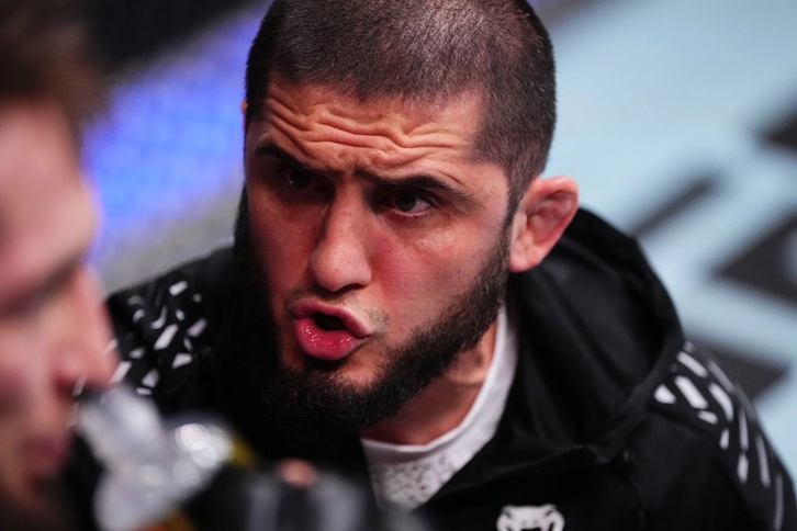 Cuộc tranh cãi về vị thế GOAT trước thềm UFC 330