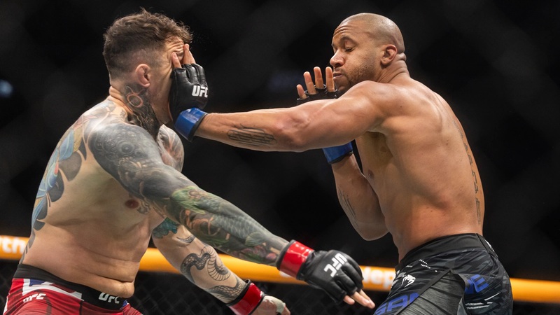 Joe Rogan bức xúc khi Tom Aspinall bị chỉ trích sau trận đấu với Ciryl Gane 2 Sự cố chọc mắt và làn sóng chỉ trích bất công
