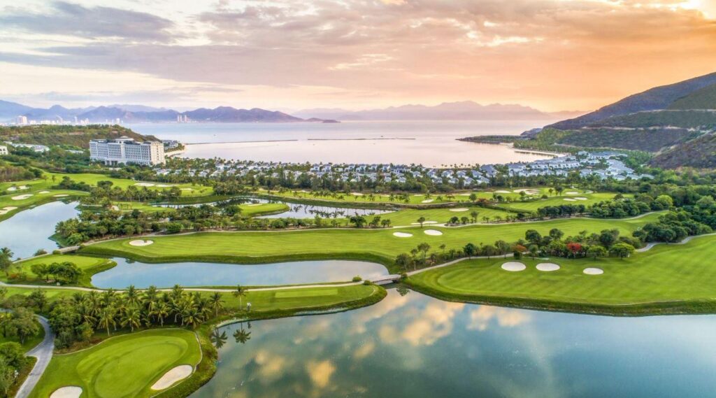 Sân Golf có bao nhiêu lỗ? Phần lớn các Golfer chưa biết điều này 5 Sân golf 18 lỗ cần diện tích bao nhiêu?